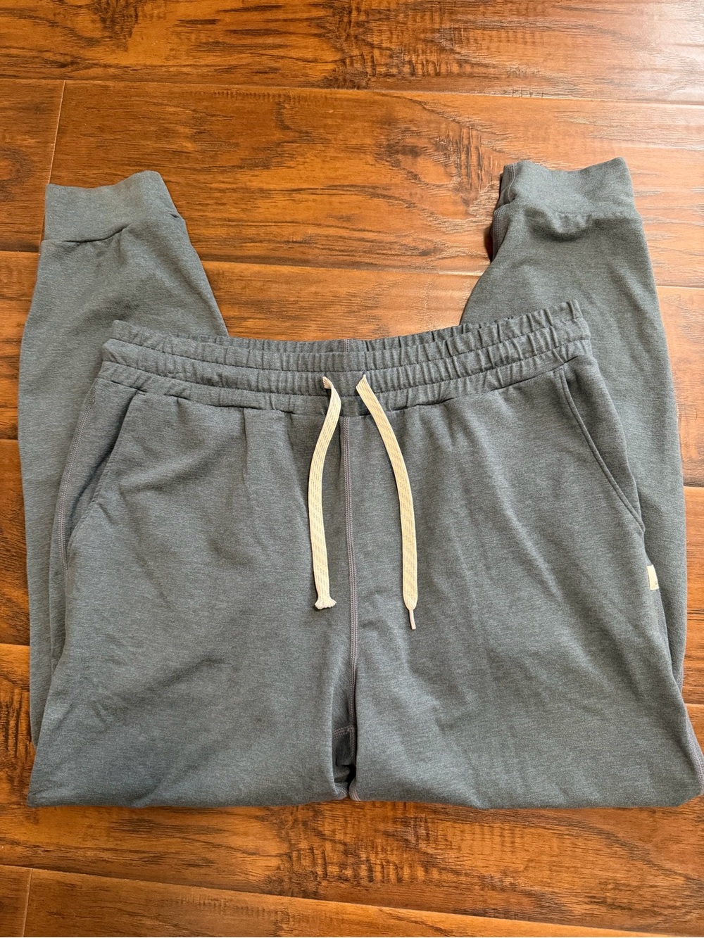 Vuori Performance Joggers Size Medium